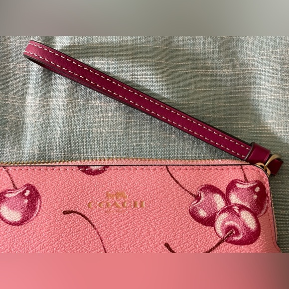 Coach 🍒🍒CHERRY🍒🍒 Print Corner Zip
Wristlet. NWT   Sold out! - Picture 5 of 7